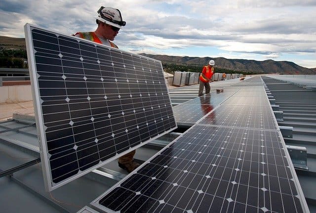 panneaux-photovoltaiques-et-devoirèd-information